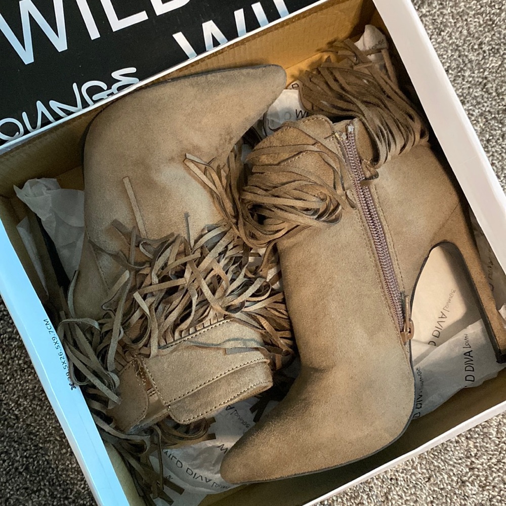 Gray tassel booties